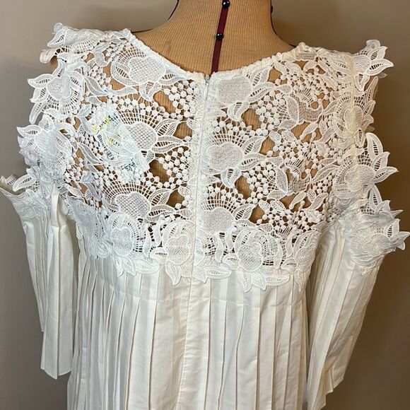 NWT Juliette Pleated a white Blouse with Lace Trim - Size Small - Picture 12 of 14